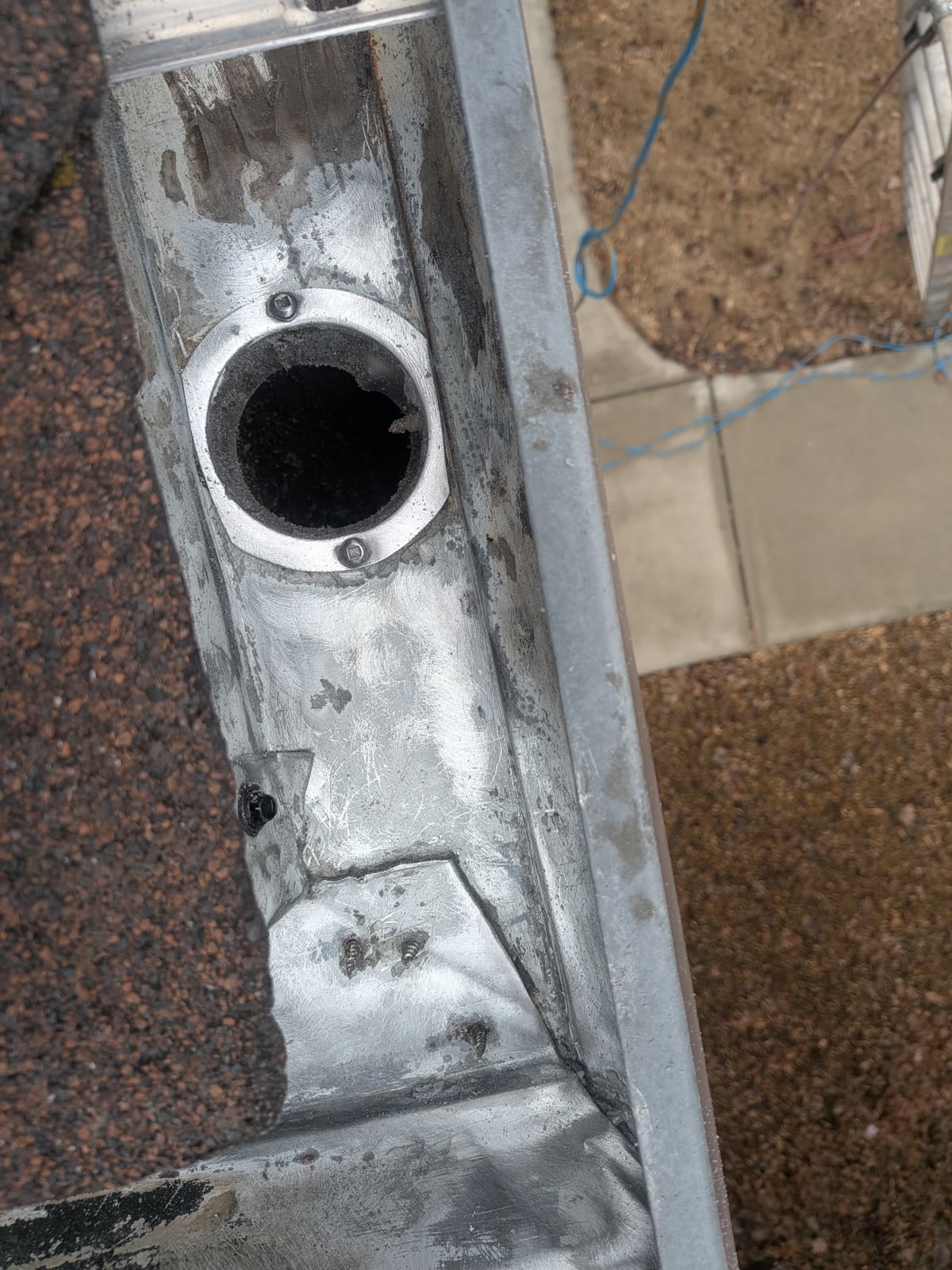 Gutter corner before resealing